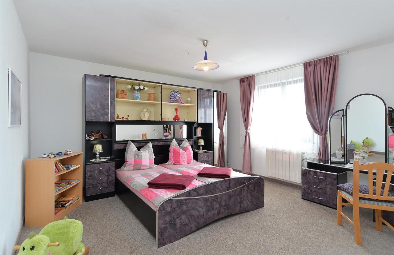 Apartments Anka 1223 Peroj Luaran gambar