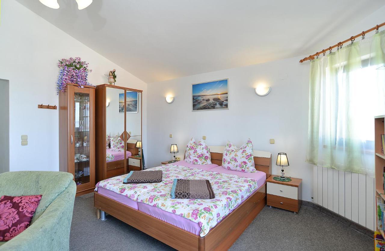 Apartments Anka 1223 Peroj Luaran gambar